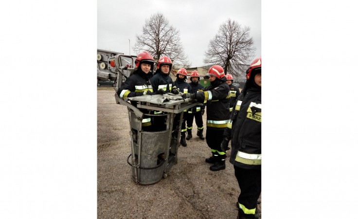 sprawianie noszy na drabinie mechanicznej