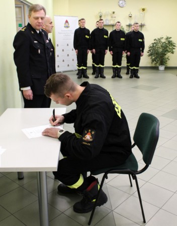 Uroczyste ślubowanie strażaków PSP