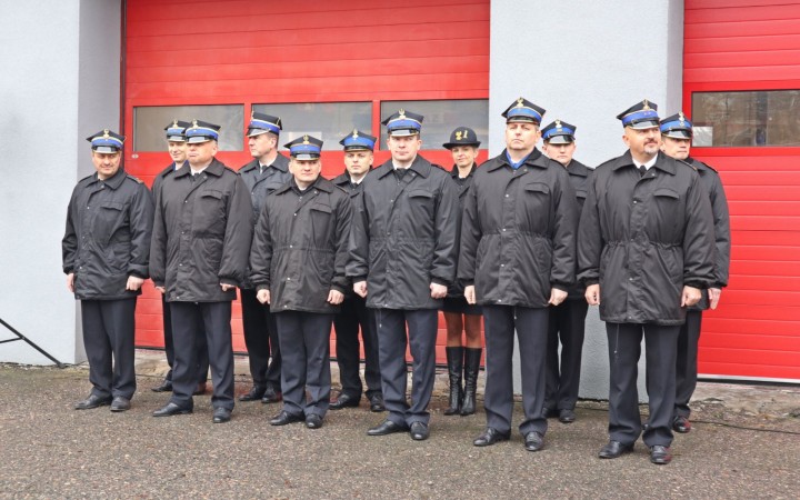 Uroczyste przekazanie samochodów i sprzętu