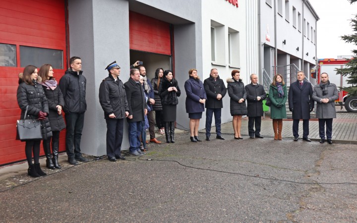 Uroczyste przekazanie samochodów i sprzętu