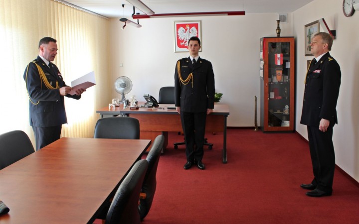 Wręczenie aktu nadania pierwszego stopnia oficerskiego