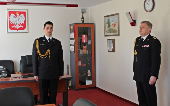 Wręczenie aktu nadania pierwszego stopnia oficerskiego