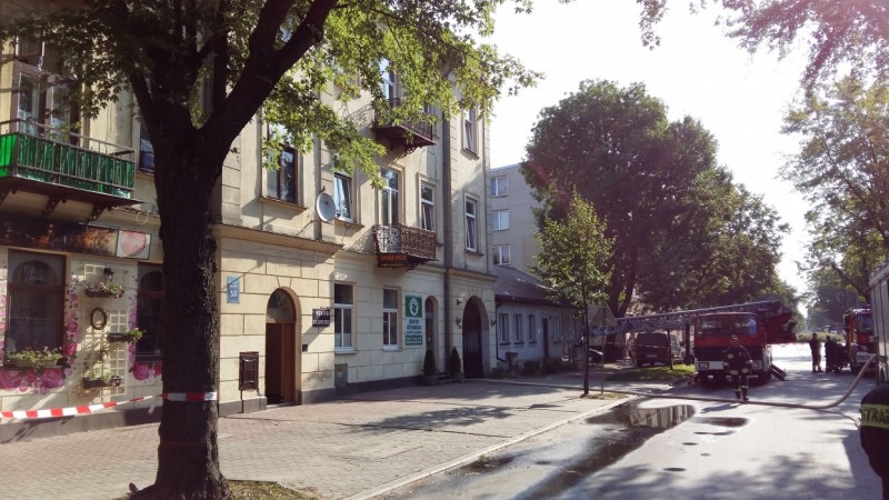 Pożar poddasza kamienicy /fot. TubaSiedlec